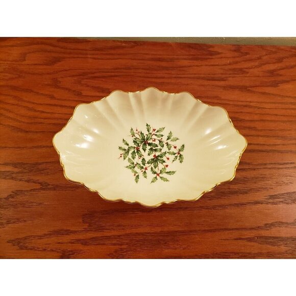 Lenox Special Christmas Holly Berry Scalloped Bowl 10 7/8" Gold Trim Oval - Picture 3 of 9